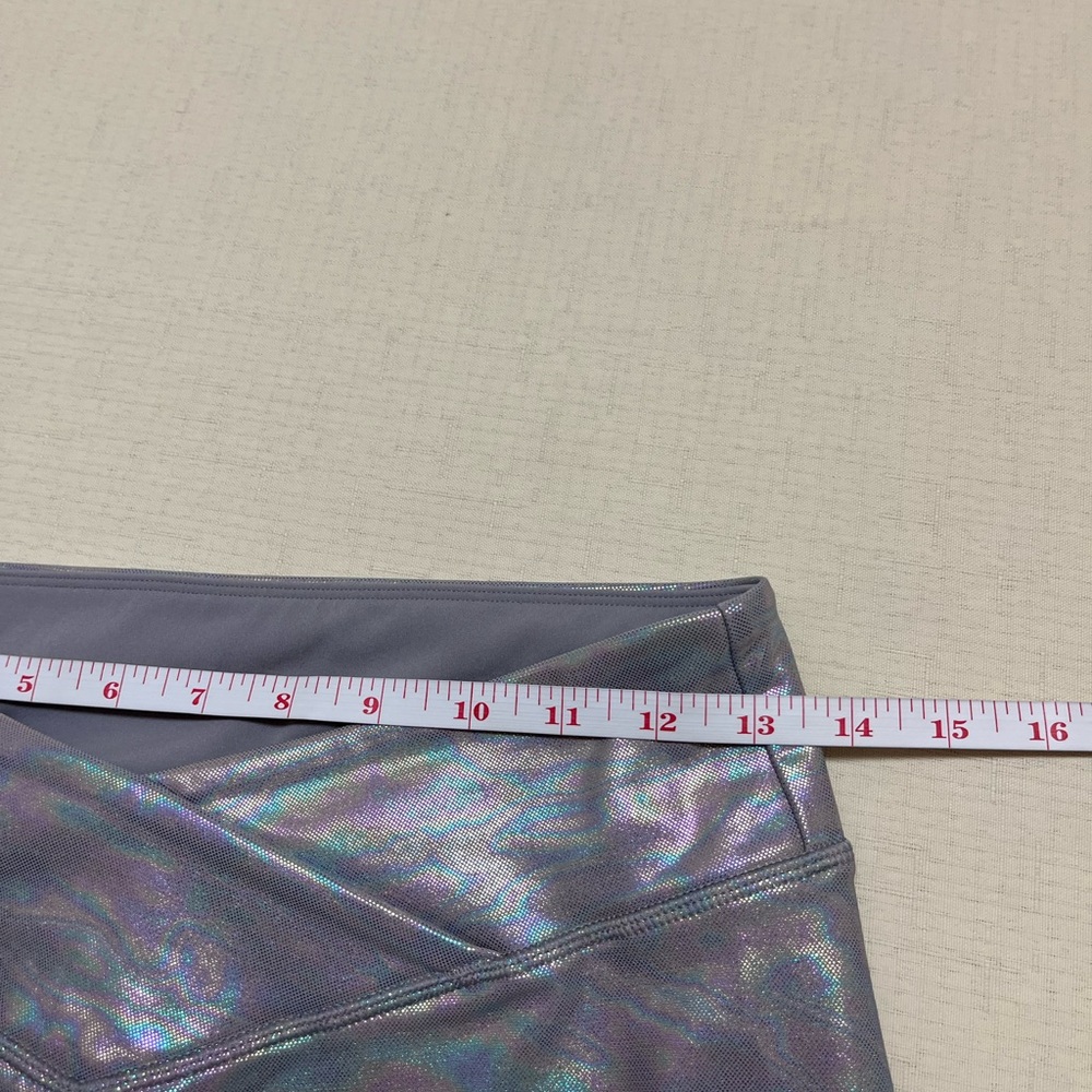 Lorna Jane L holographic bike shorts View 5